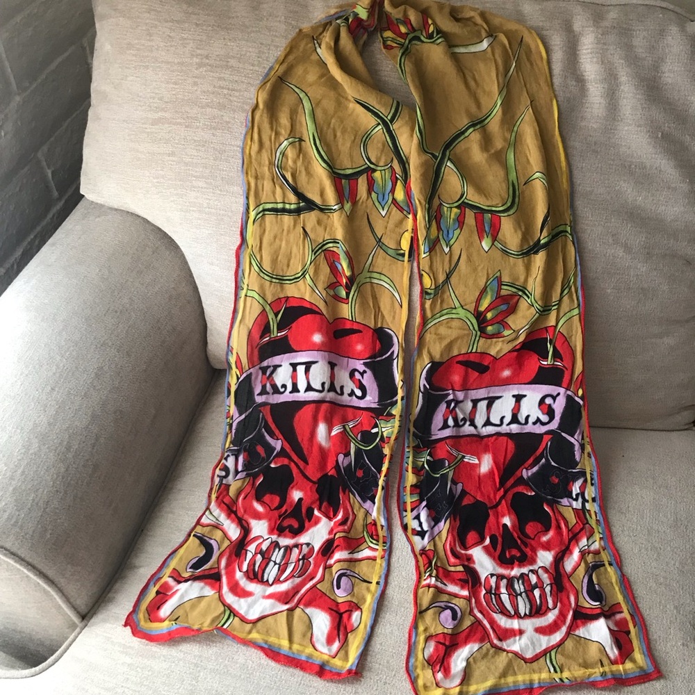 🟤Woman’s Ed Hardy Skull Scarf